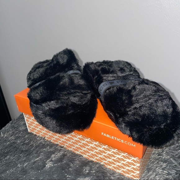 Fabletics Slippers - Picture 2 of 5
